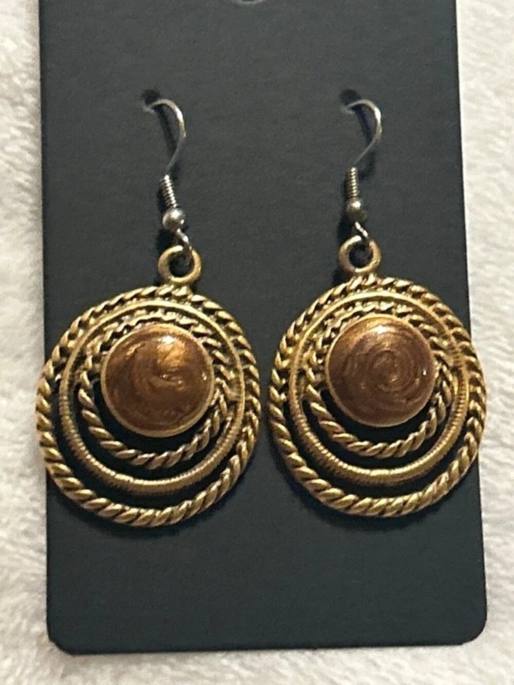 Gold tone vintage earrings